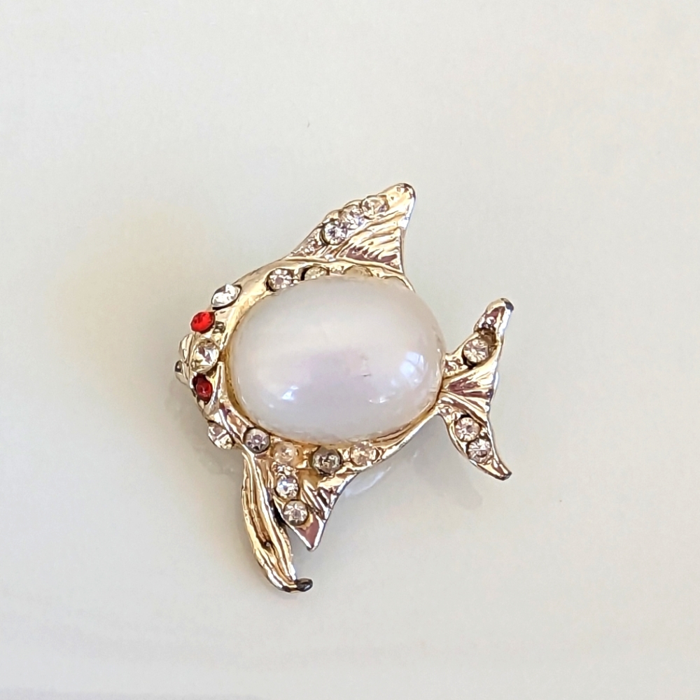 Vintage Angelfish Milky White Lucite Rhinestone Jelly Belly Scatter Pin Brooch